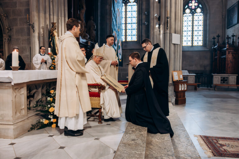 142 – Ewige Profess Frater Markus (c) Christoph Draxl -143