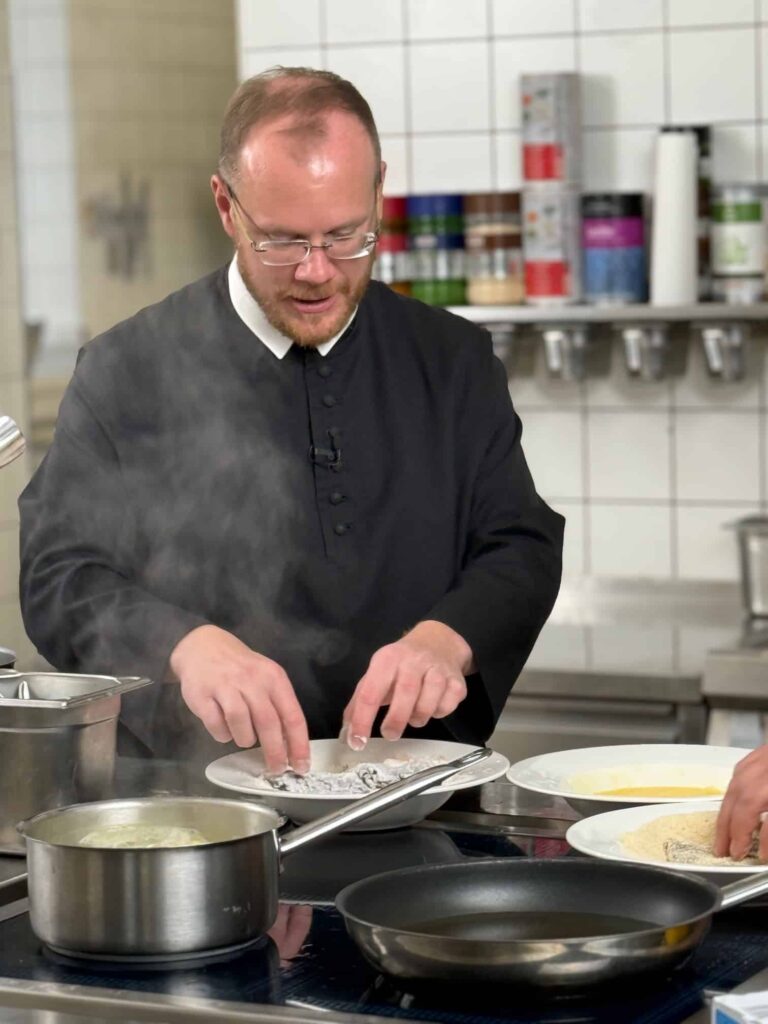 Ulli kocht Pater Josef