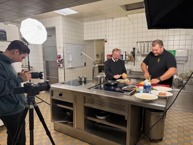 Ulli kocht Pater Josef