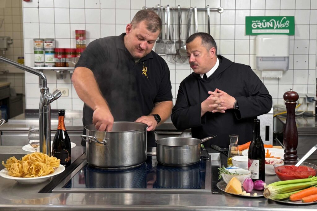 Ulli kocht Pater Thomas