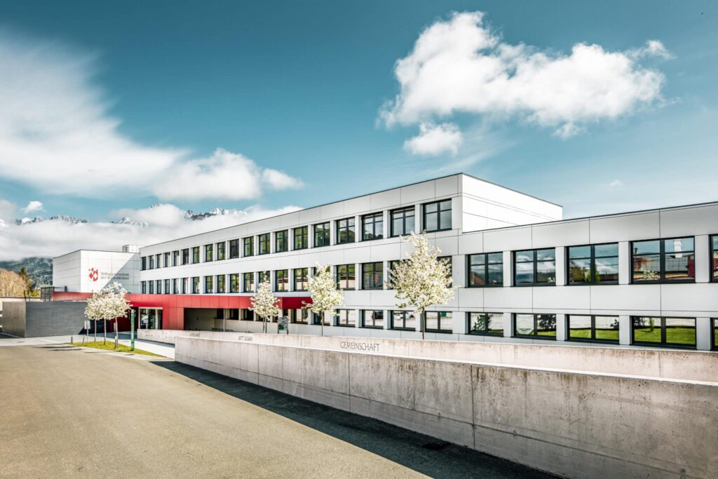 Stiftsymnasium Admont - Außenaufnahme © Thomas Sattler